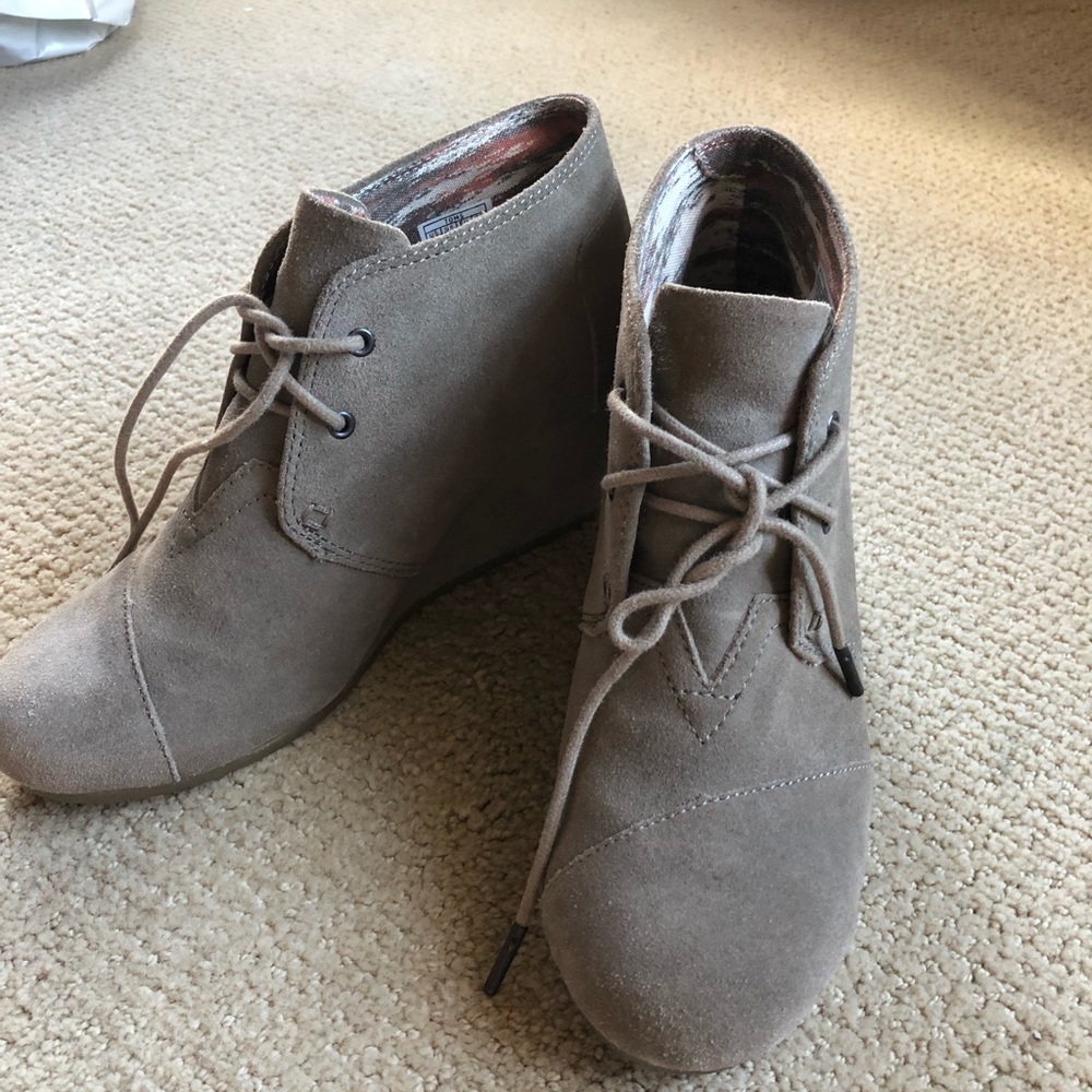 Toms wedges sand color